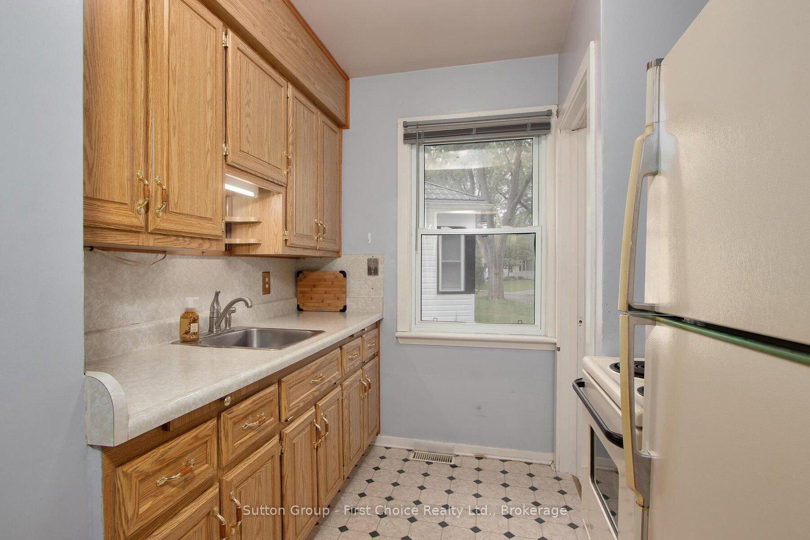 Listing Image 11