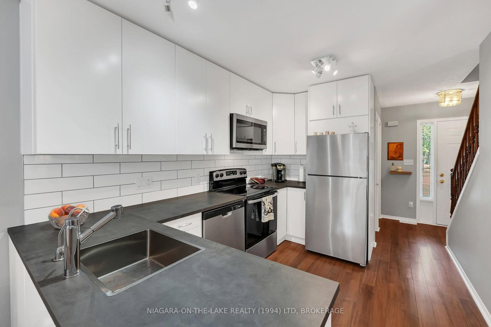 Listing Image 8