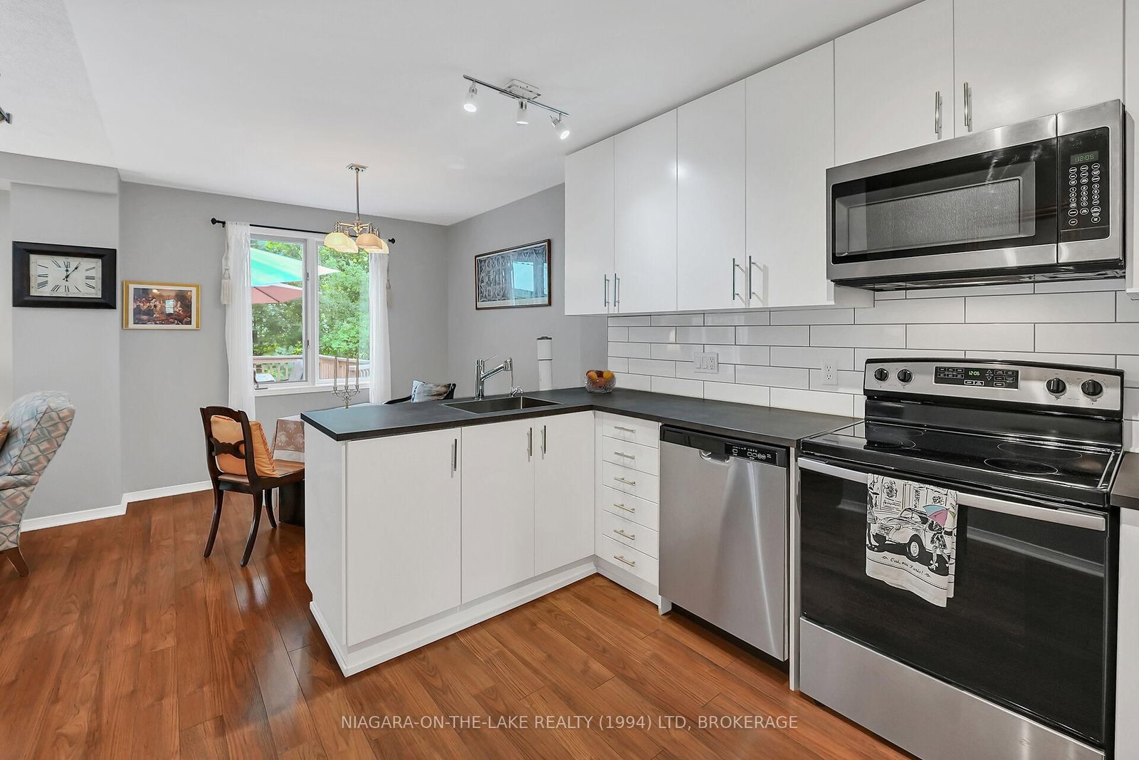 Listing Image 9