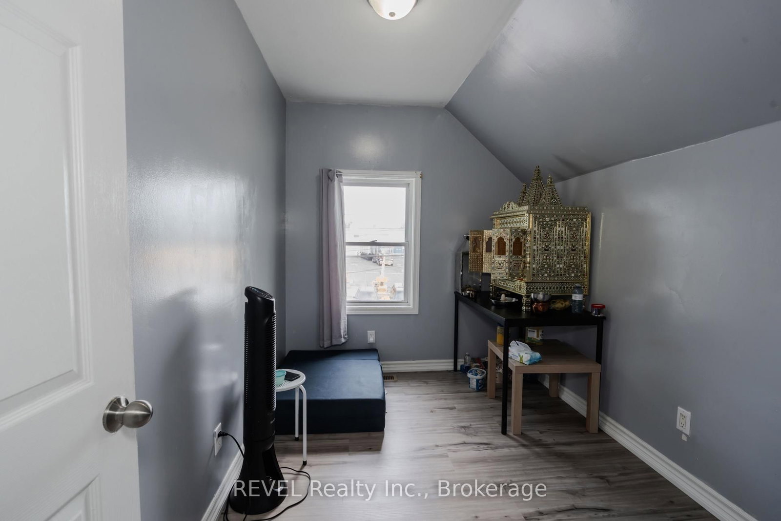 Listing Image 17