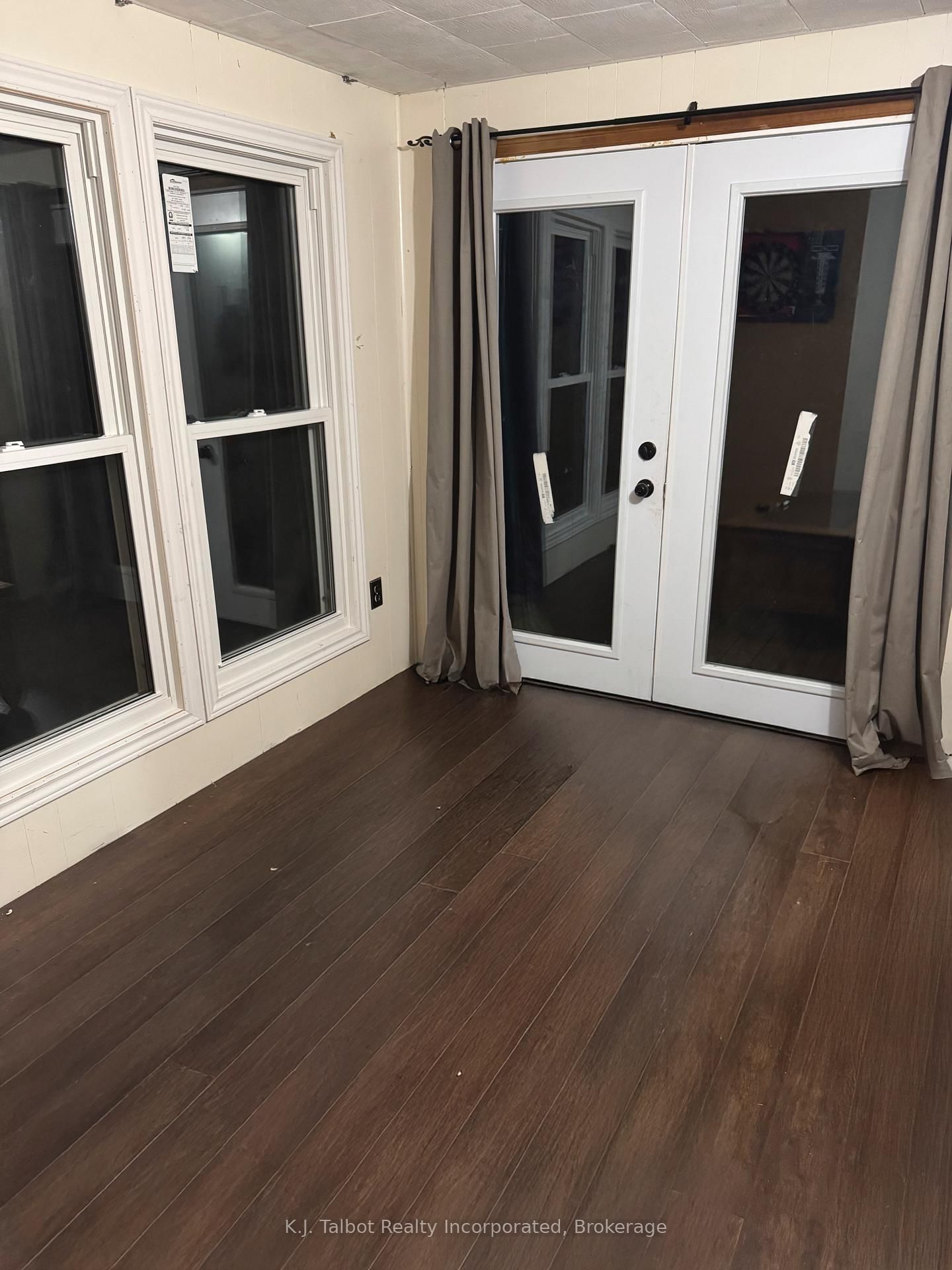 Listing Image 14