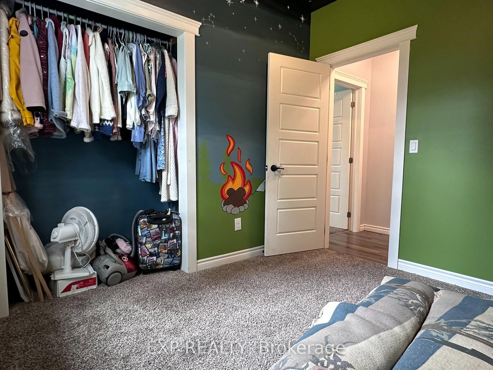 Listing Image 6