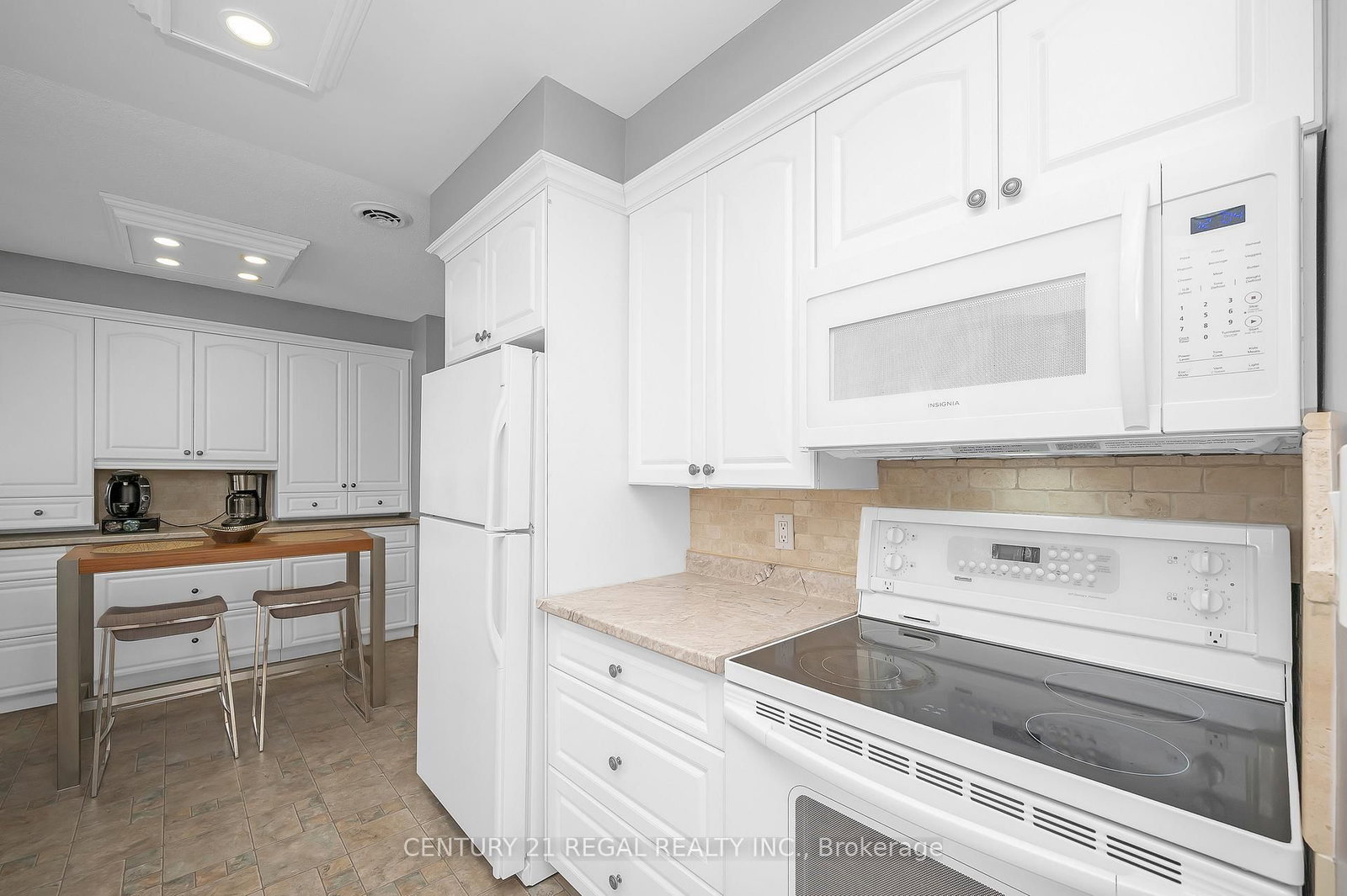 Detached House sold at 3 Mentino Court, Hamilton, Ontario, L8W 1Z5 - Eleanor - MLS: X12371477