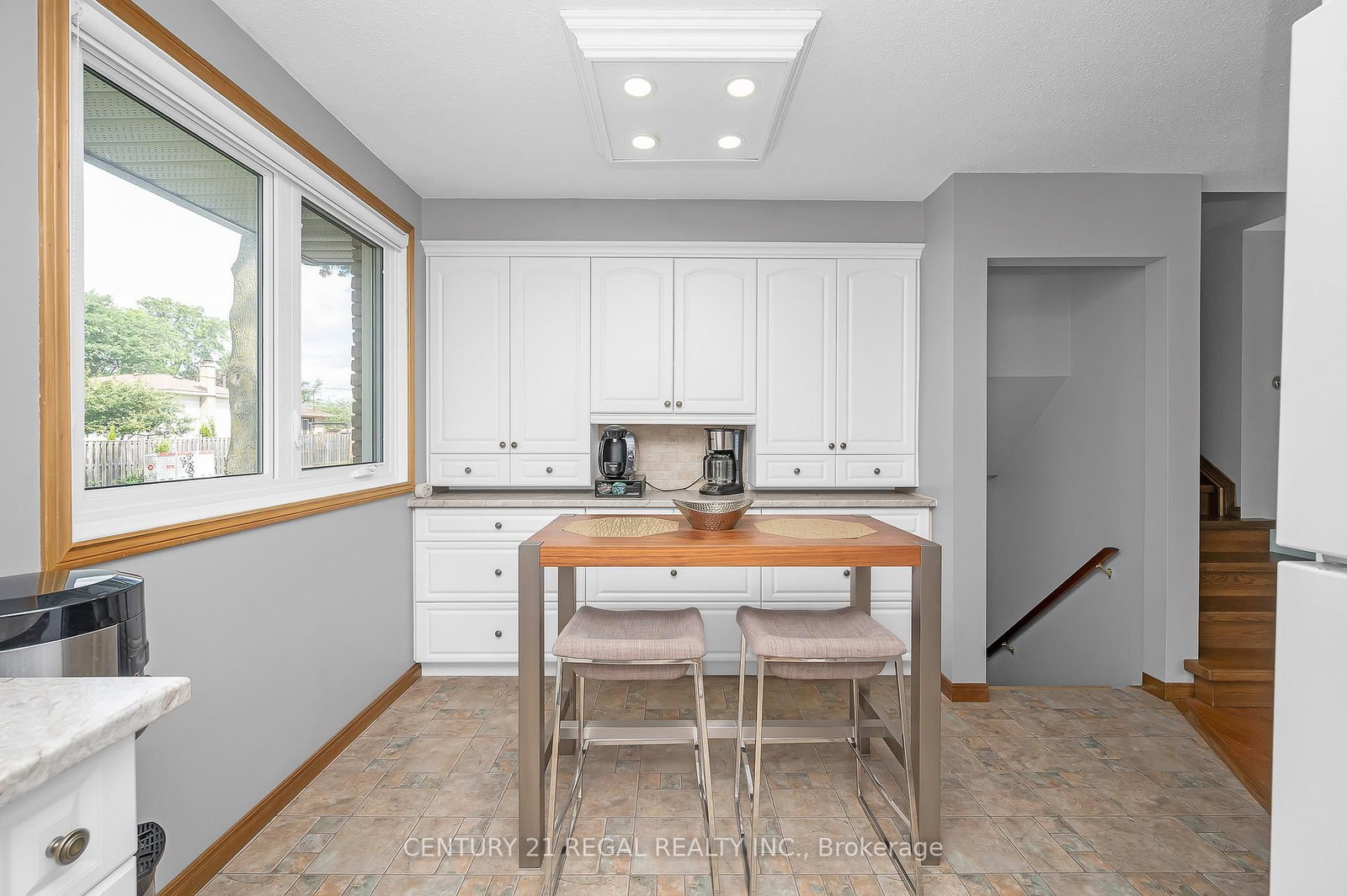 Detached House sold at 3 Mentino Court, Hamilton, Ontario, L8W 1Z5 - Eleanor - MLS: X12371477