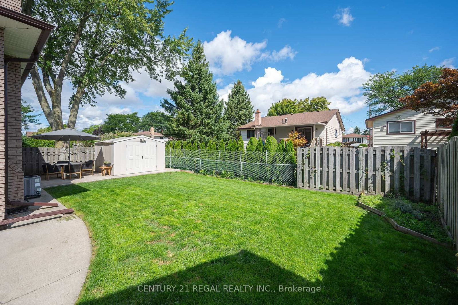 Detached House sold at 3 Mentino Court, Hamilton, Ontario, L8W 1Z5 - Eleanor - MLS: X12371477