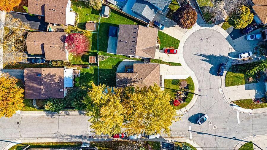 Detached House sold at 3 Mentino Court, Hamilton, Ontario, L8W 1Z5 - Eleanor - MLS: X12371477