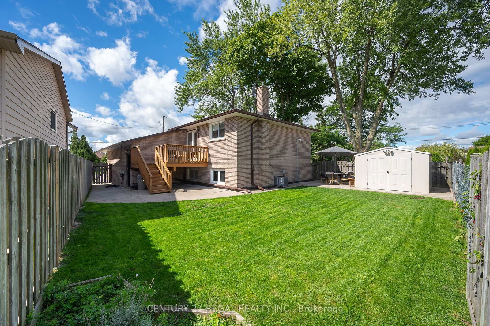 Detached House sold at 3 Mentino Court, Hamilton, Ontario, L8W 1Z5 - Eleanor - MLS: X12371477