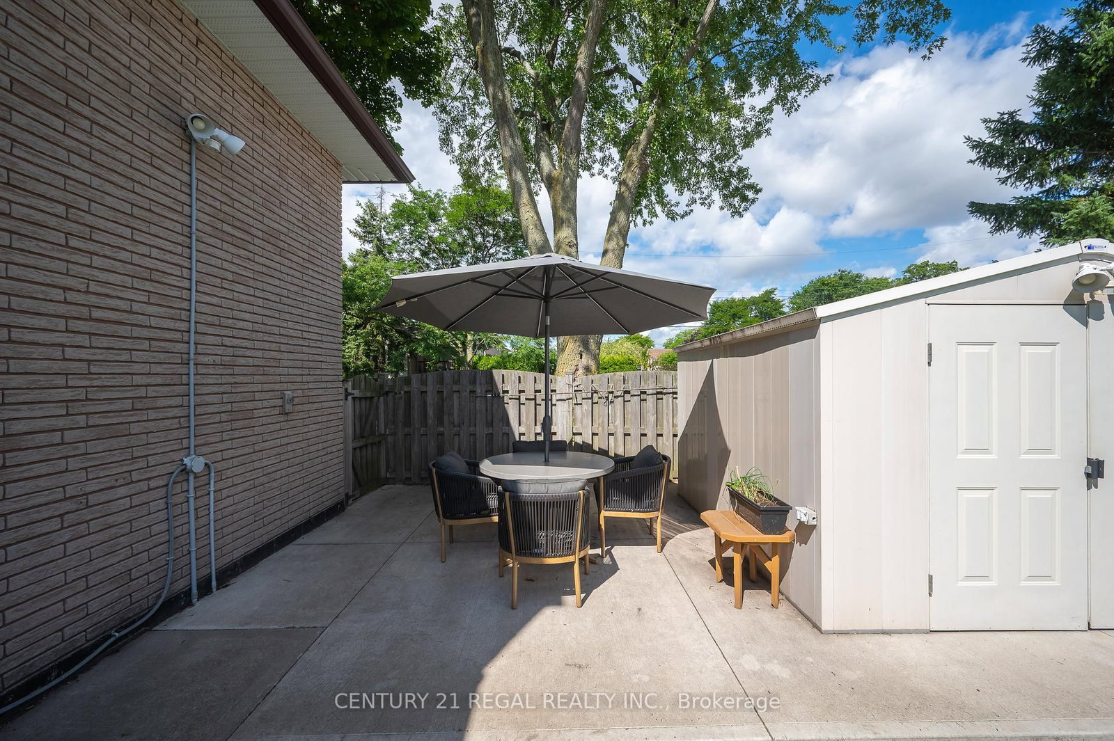 Detached House sold at 3 Mentino Court, Hamilton, Ontario, L8W 1Z5 - Eleanor - MLS: X12371477