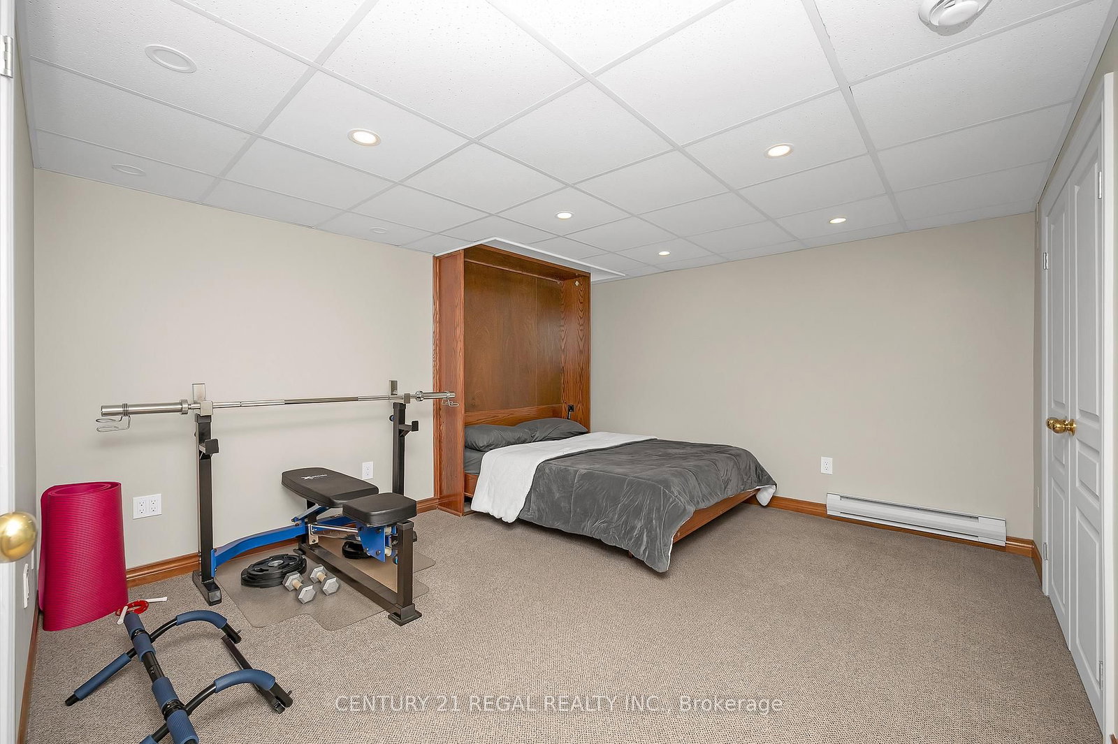 Detached House sold at 3 Mentino Court, Hamilton, Ontario, L8W 1Z5 - Eleanor - MLS: X12371477