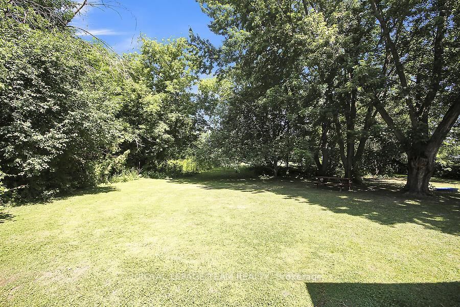 Detached House sold at 1429 Balmoral Drive, Ottawa, Ontario, K1V 1H2 - Cedardale - MLS: X12371553
