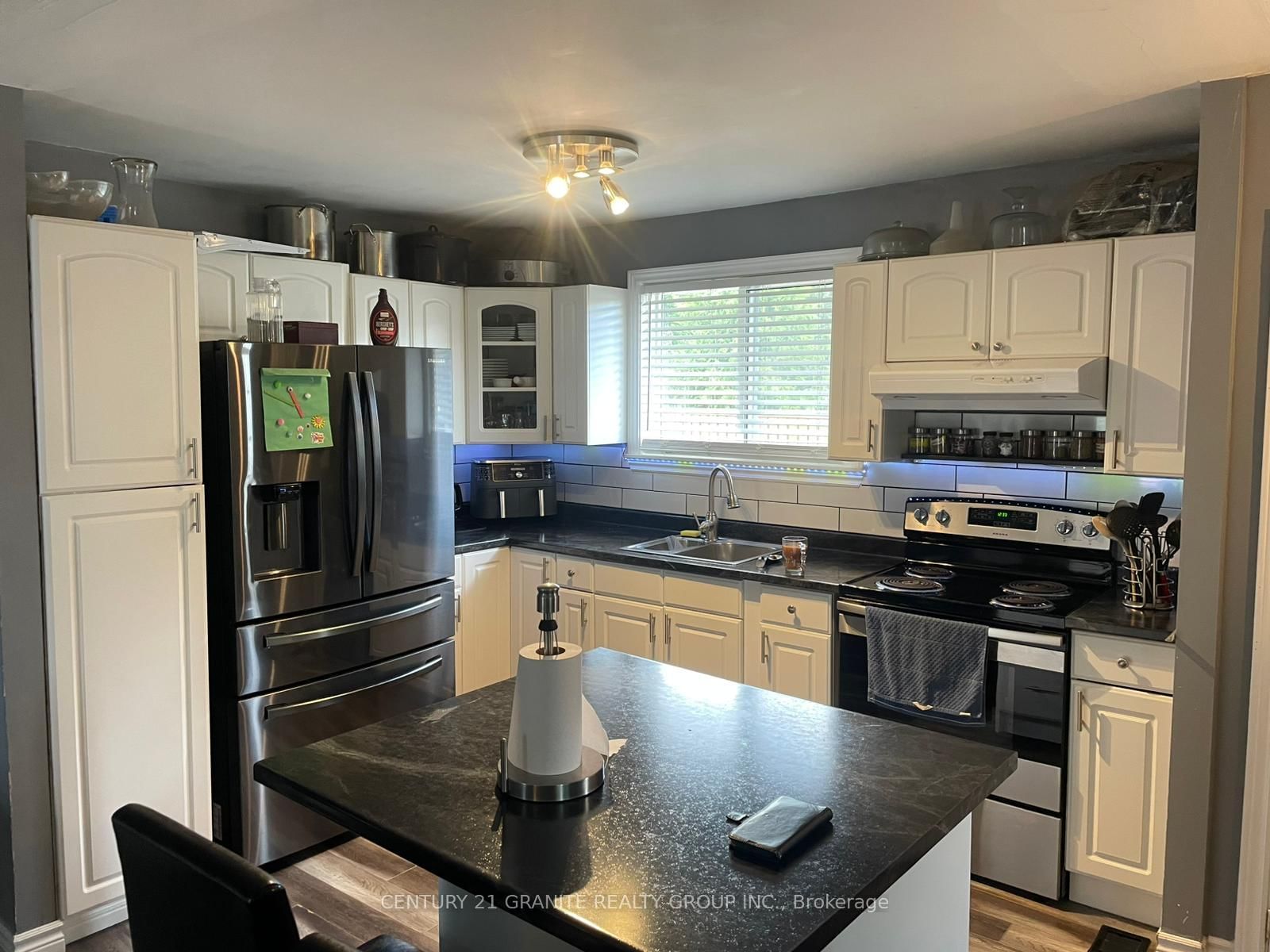 Listing Image 10
