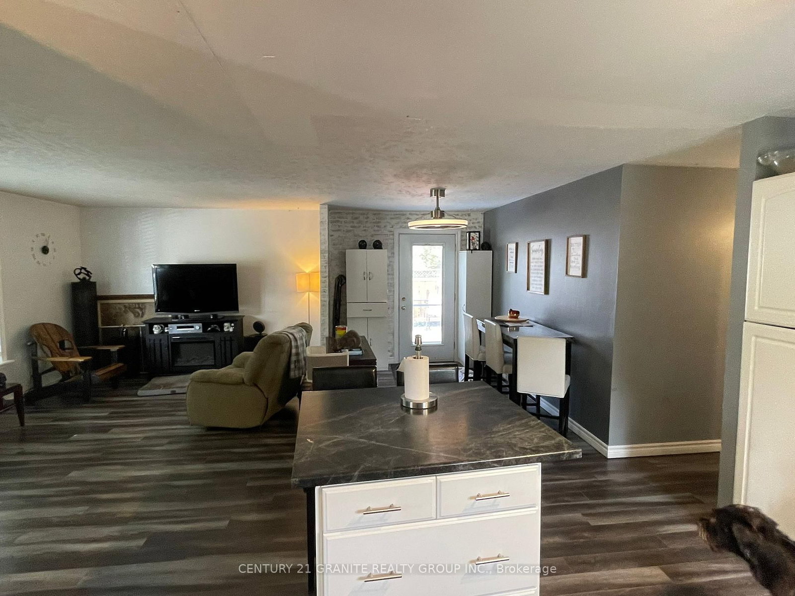 Listing Image 16