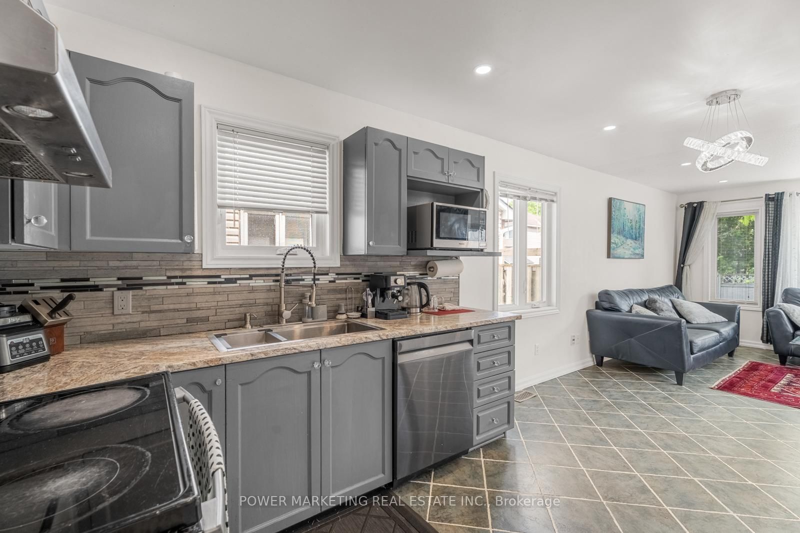 Listing Image 12