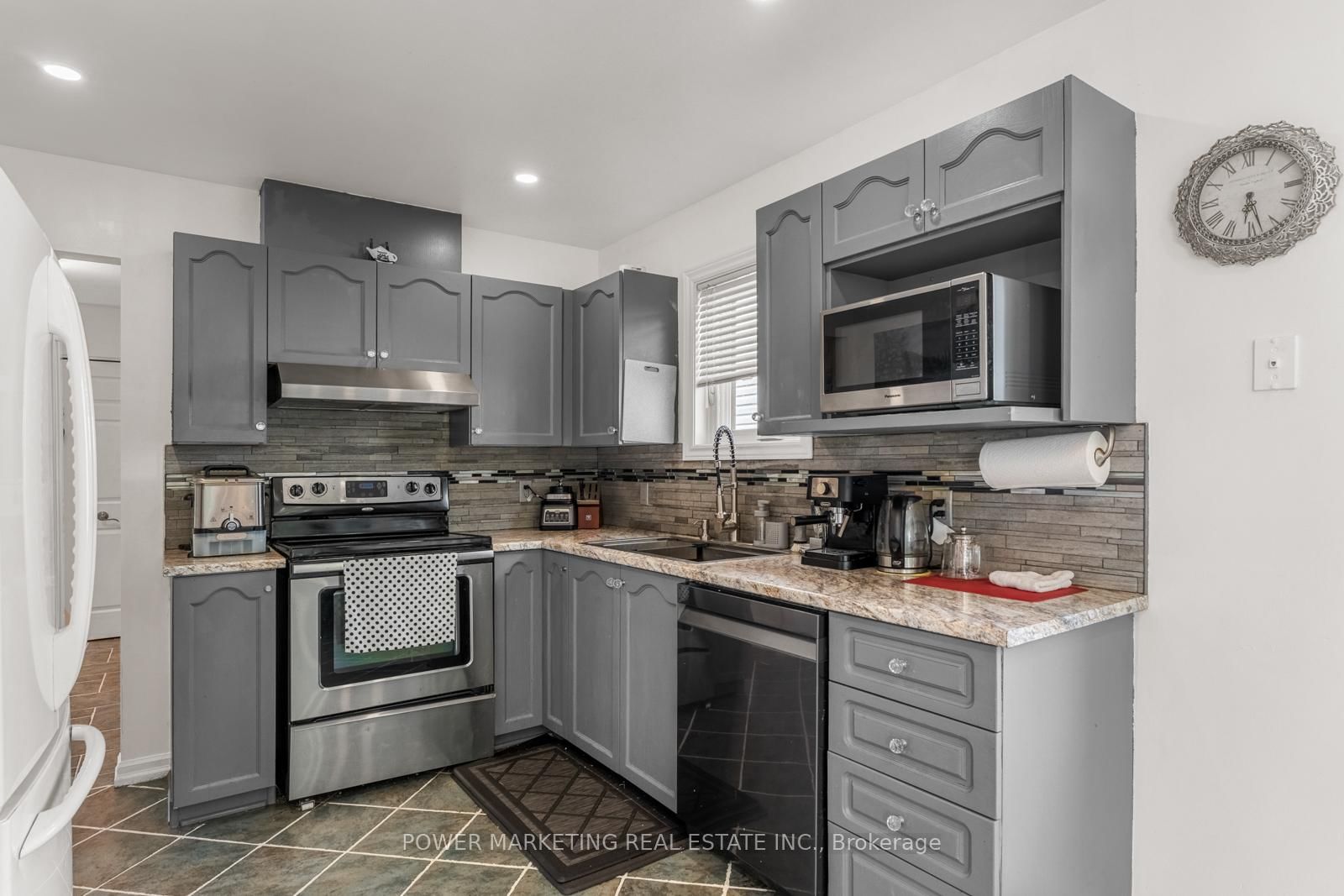 Listing Image 14