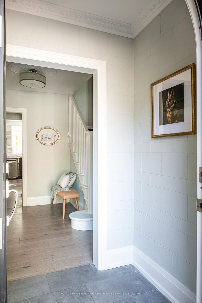 3 Oakwood Pl, Hamilton, L8S 4C9 | Image 2