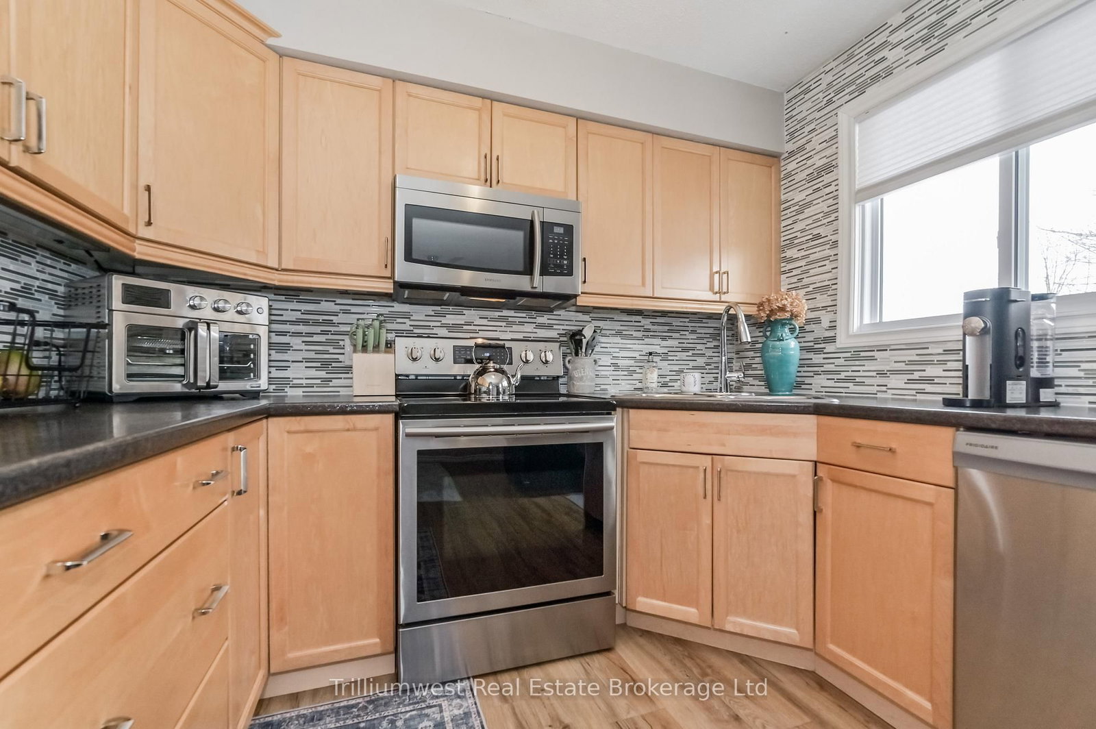 Listing Image 14