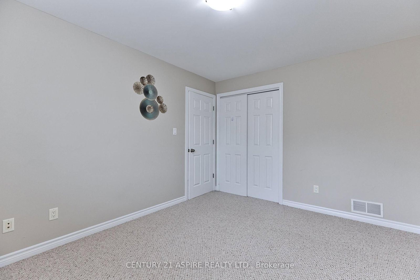 Listing Image 24