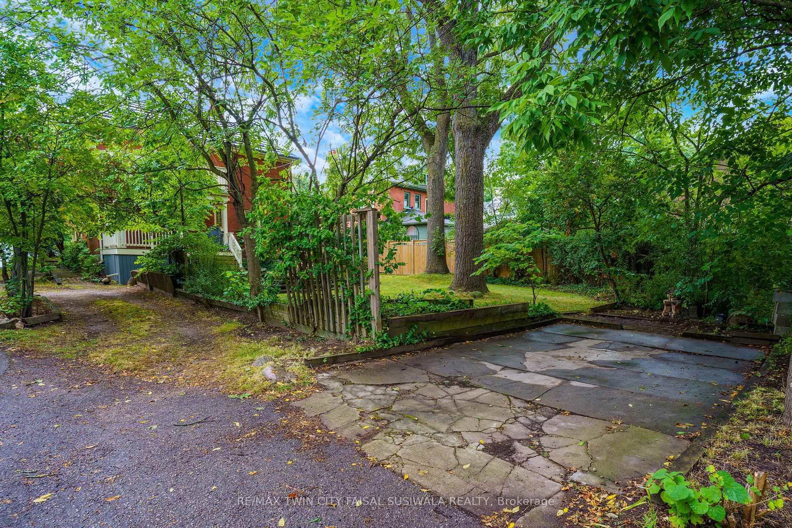 Listing Image 6