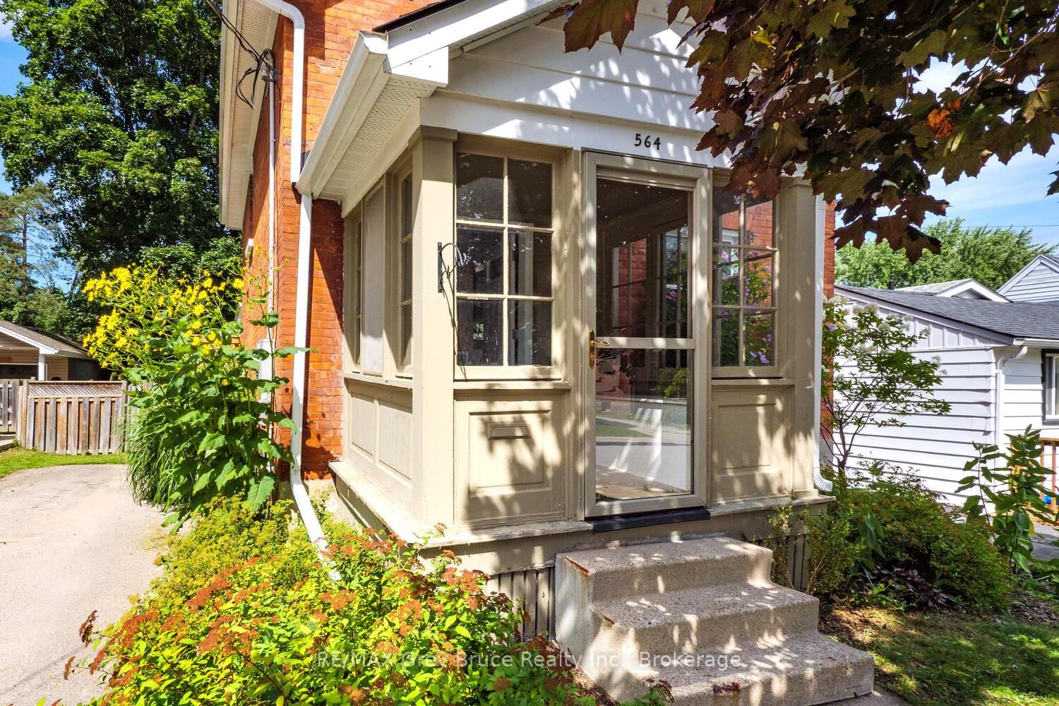 Listing Image 4
