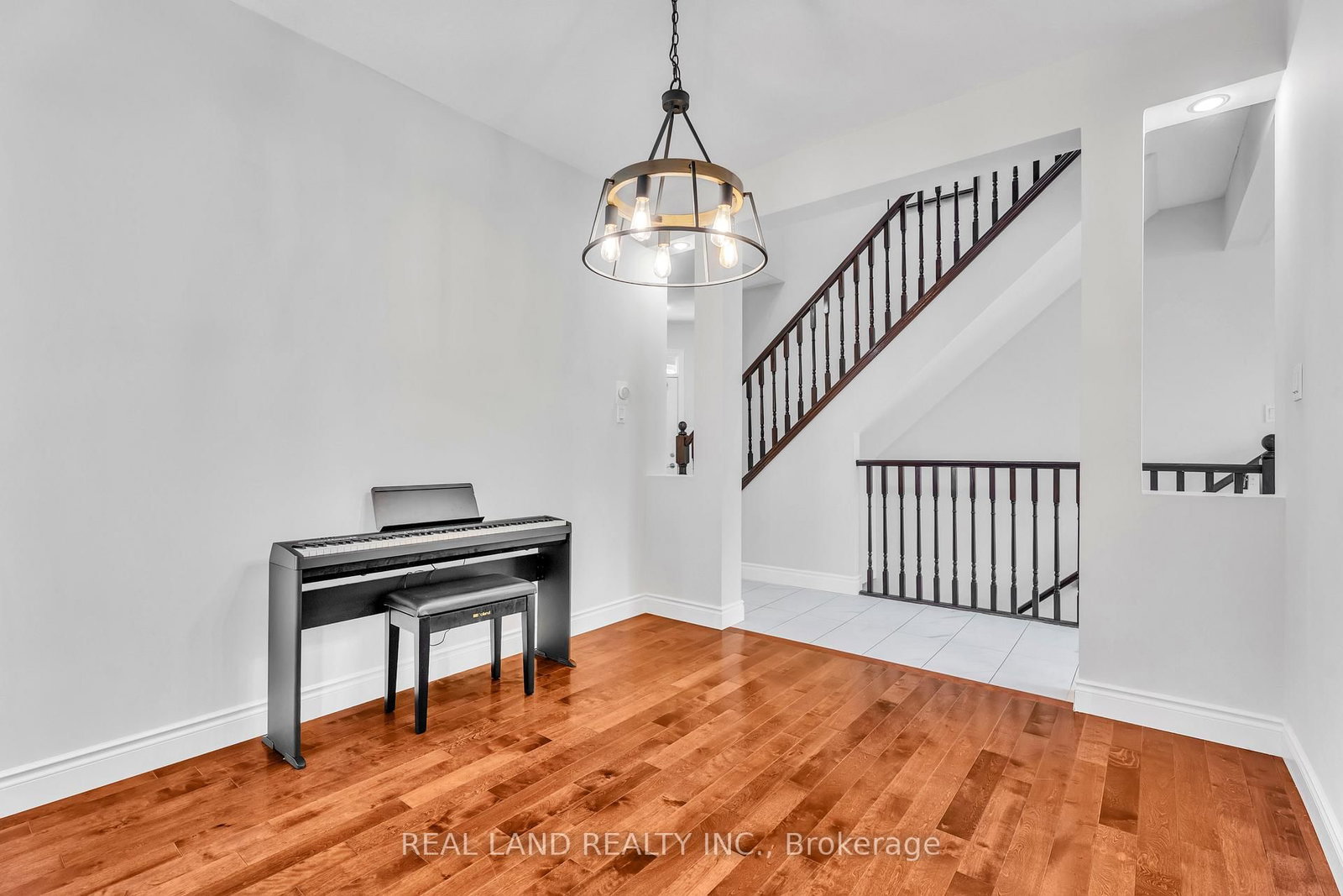 Listing Image 16