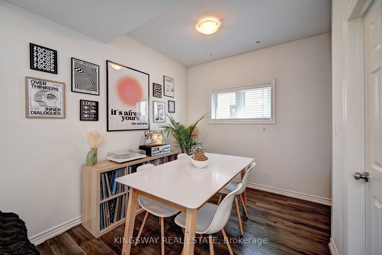 Listing Image 6