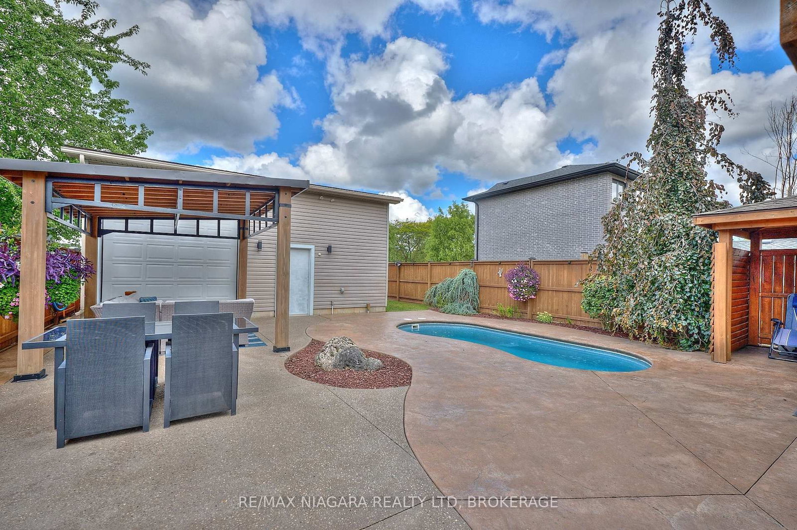 Listing Image 10