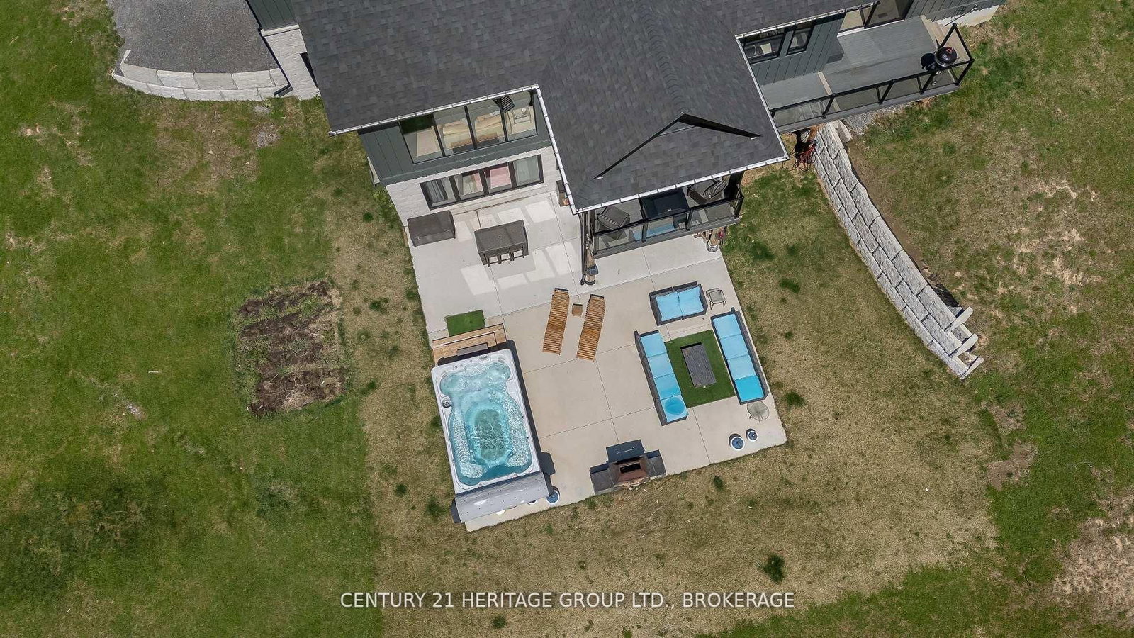 Listing Image 4