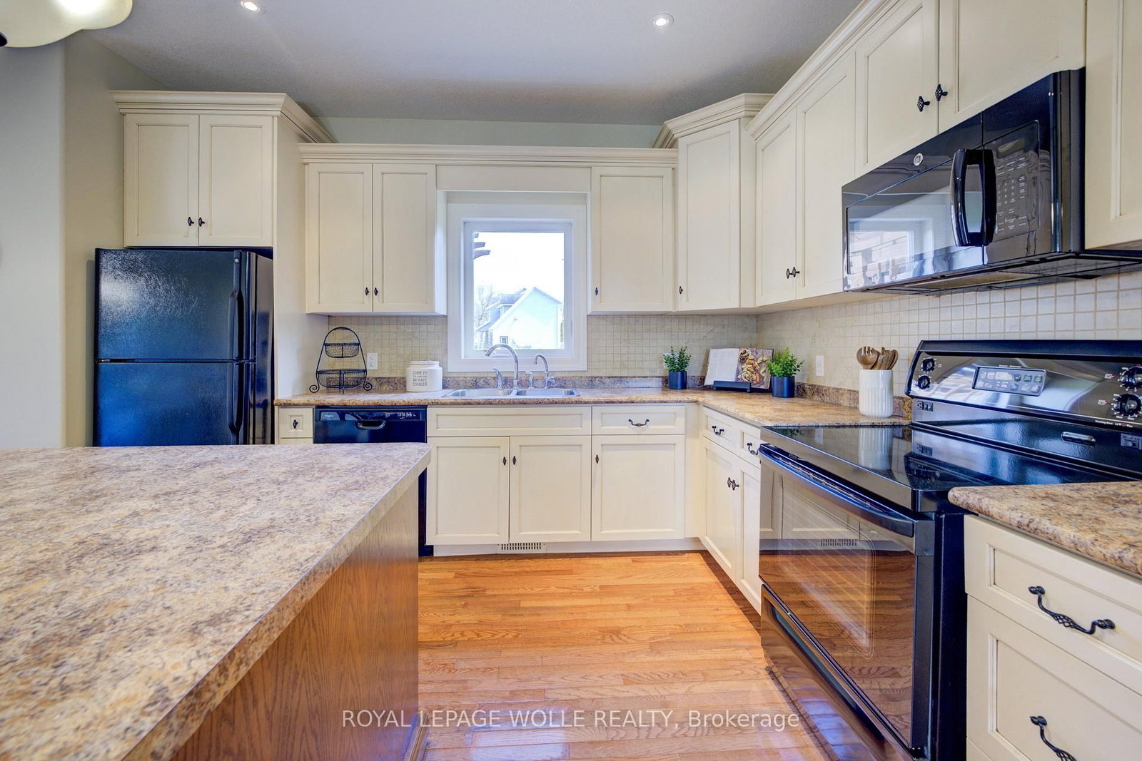 Detached House sold at 4095 Princess Street, Perth East, Ontario, N0K 1L0 - Millbank - MLS: X12373219