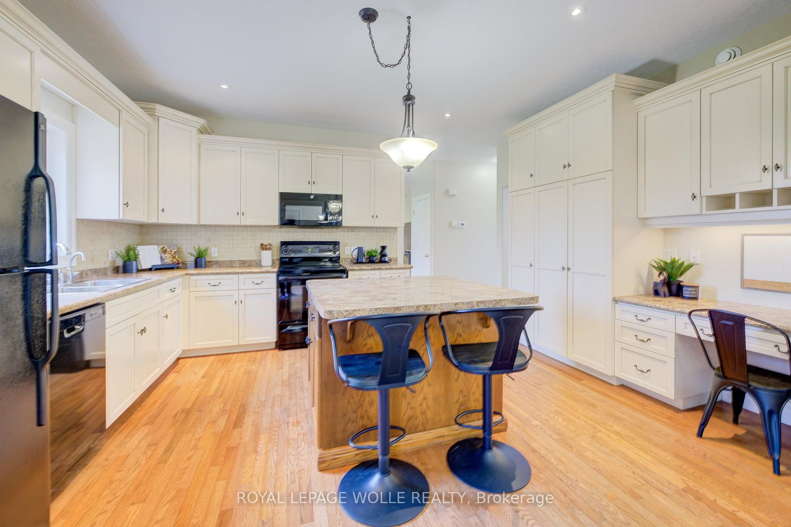 Detached House sold at 4095 Princess Street, Perth East, Ontario, N0K 1L0 - Millbank - MLS: X12373219