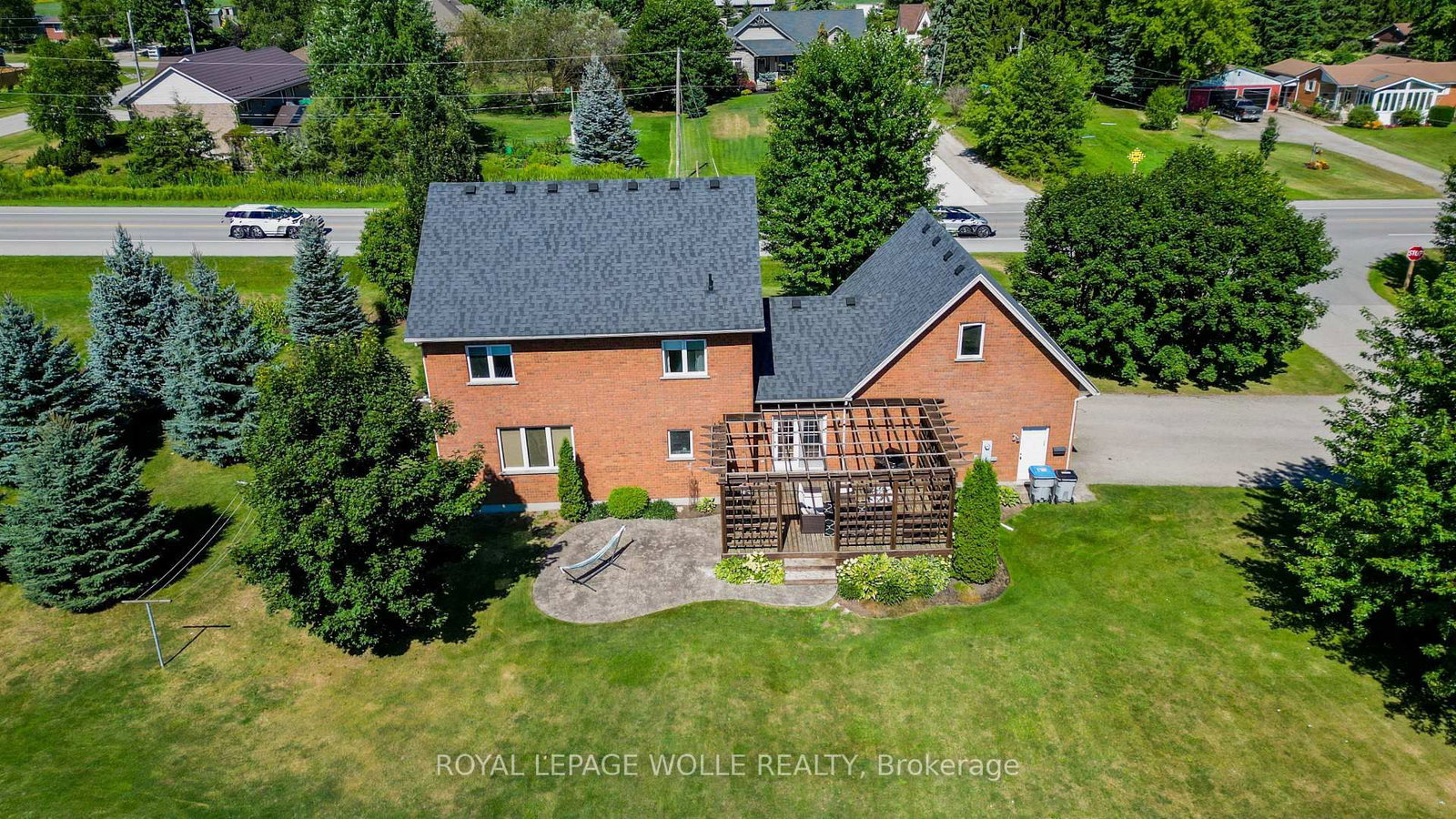 Detached House sold at 4095 Princess Street, Perth East, Ontario, N0K 1L0 - Millbank - MLS: X12373219