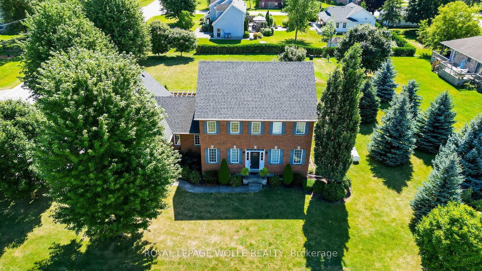Detached House sold at 4095 Princess Street, Perth East, Ontario, N0K 1L0 - Millbank - MLS: X12373219