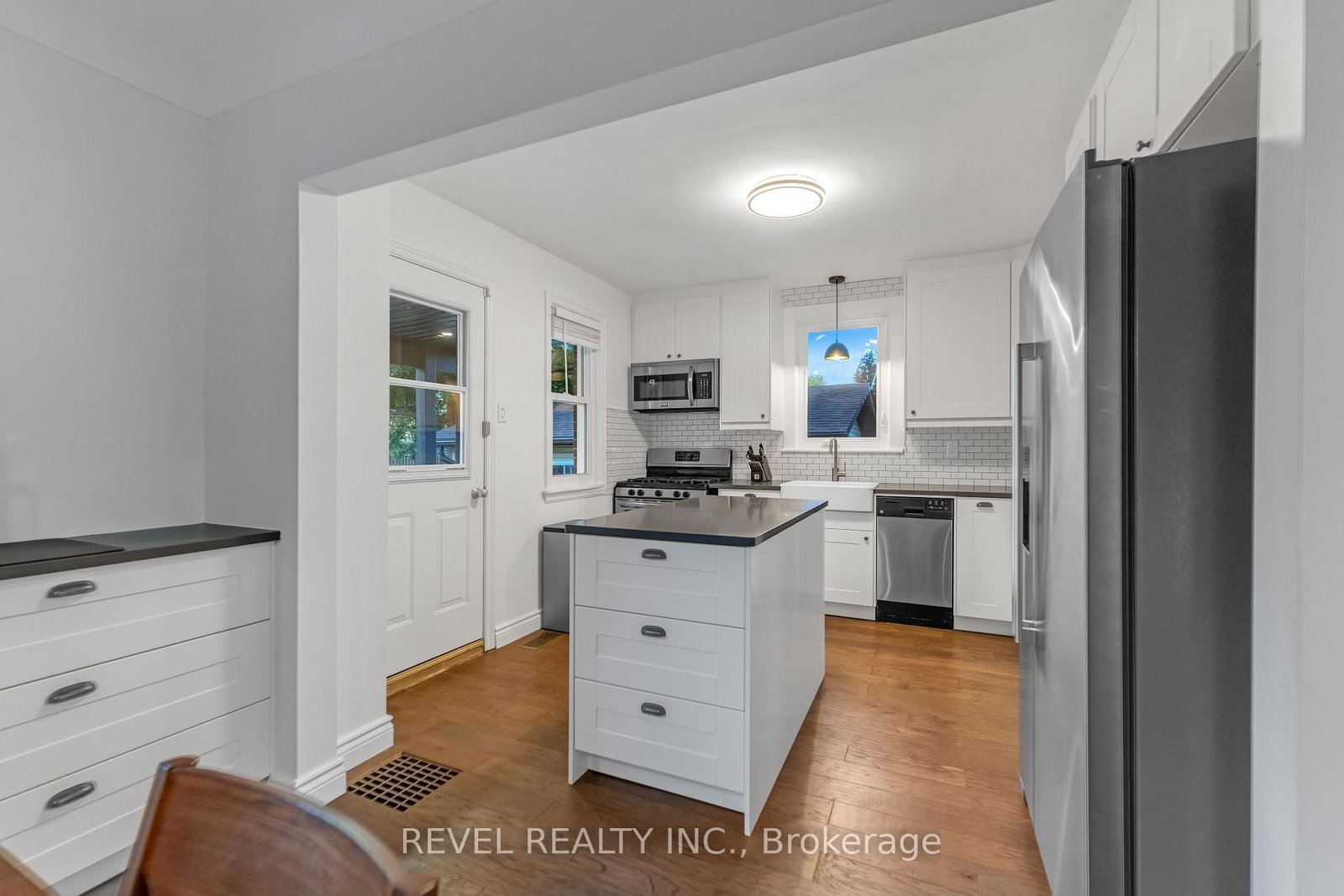 Listing Image 13