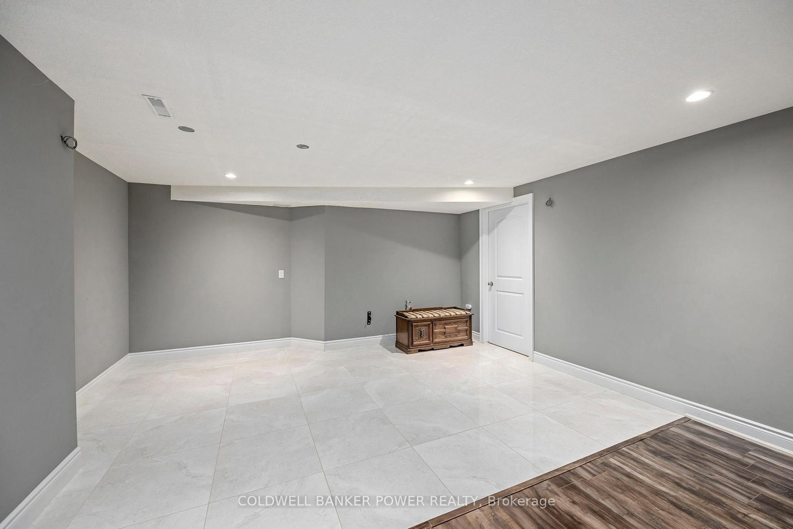 Listing Image 24