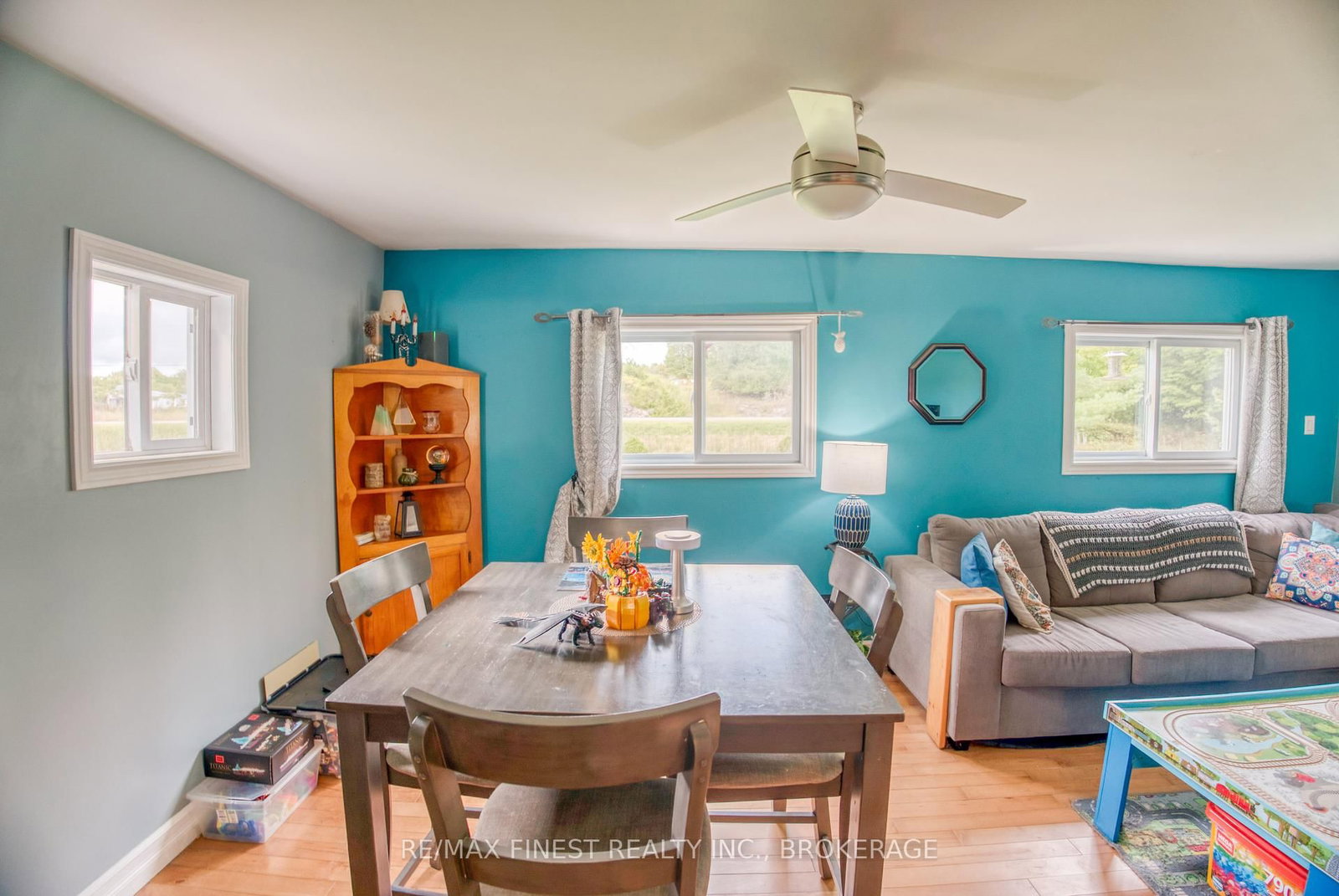 Listing Image 10