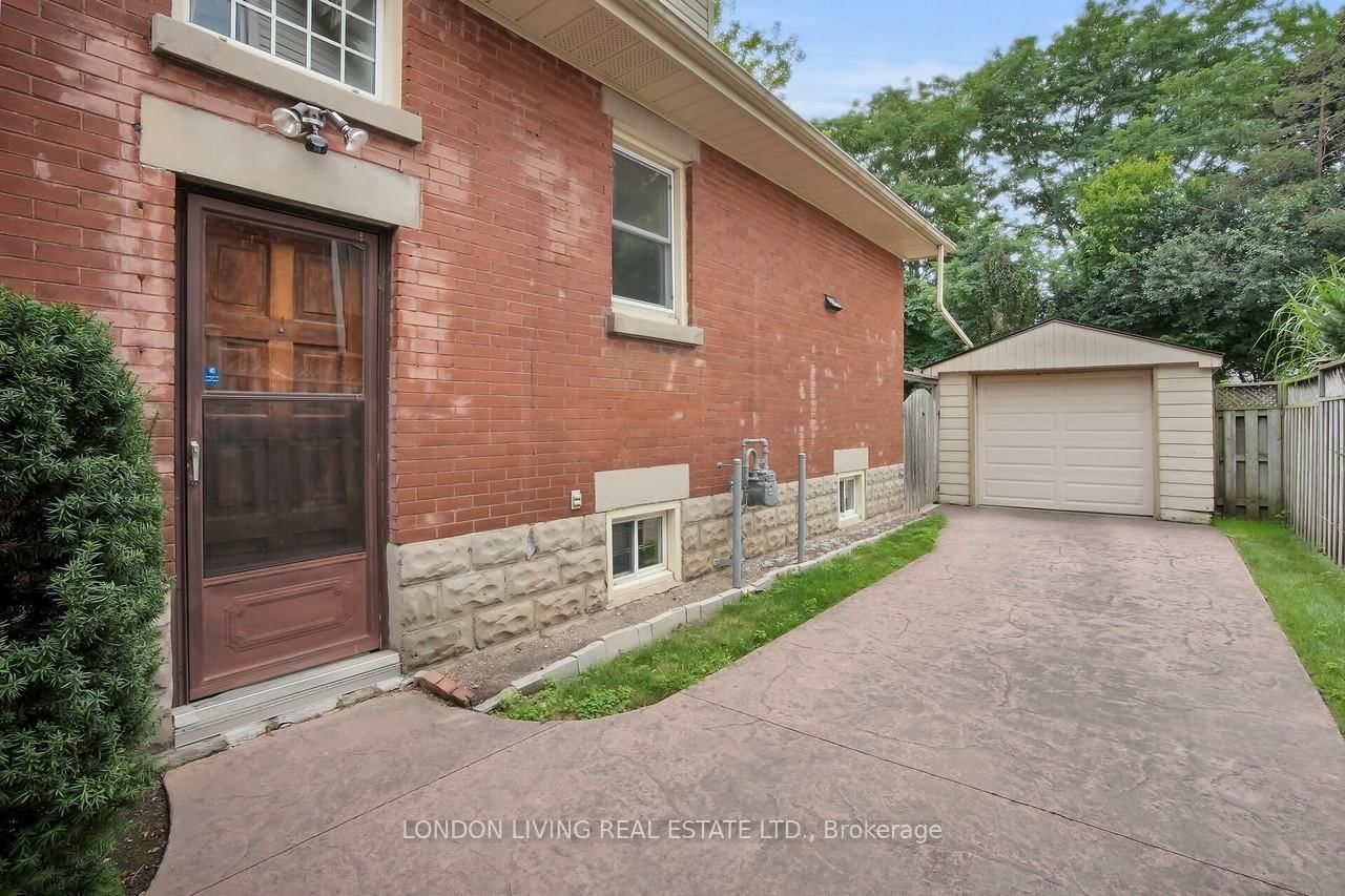Listing Image 11
