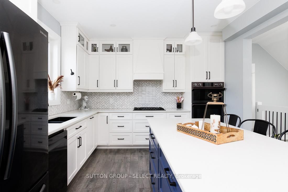 Detached House sold at 51200 CENTRE Street, Malahide, Ontario, N0L 2J0 - Springfield - MLS: X12373476