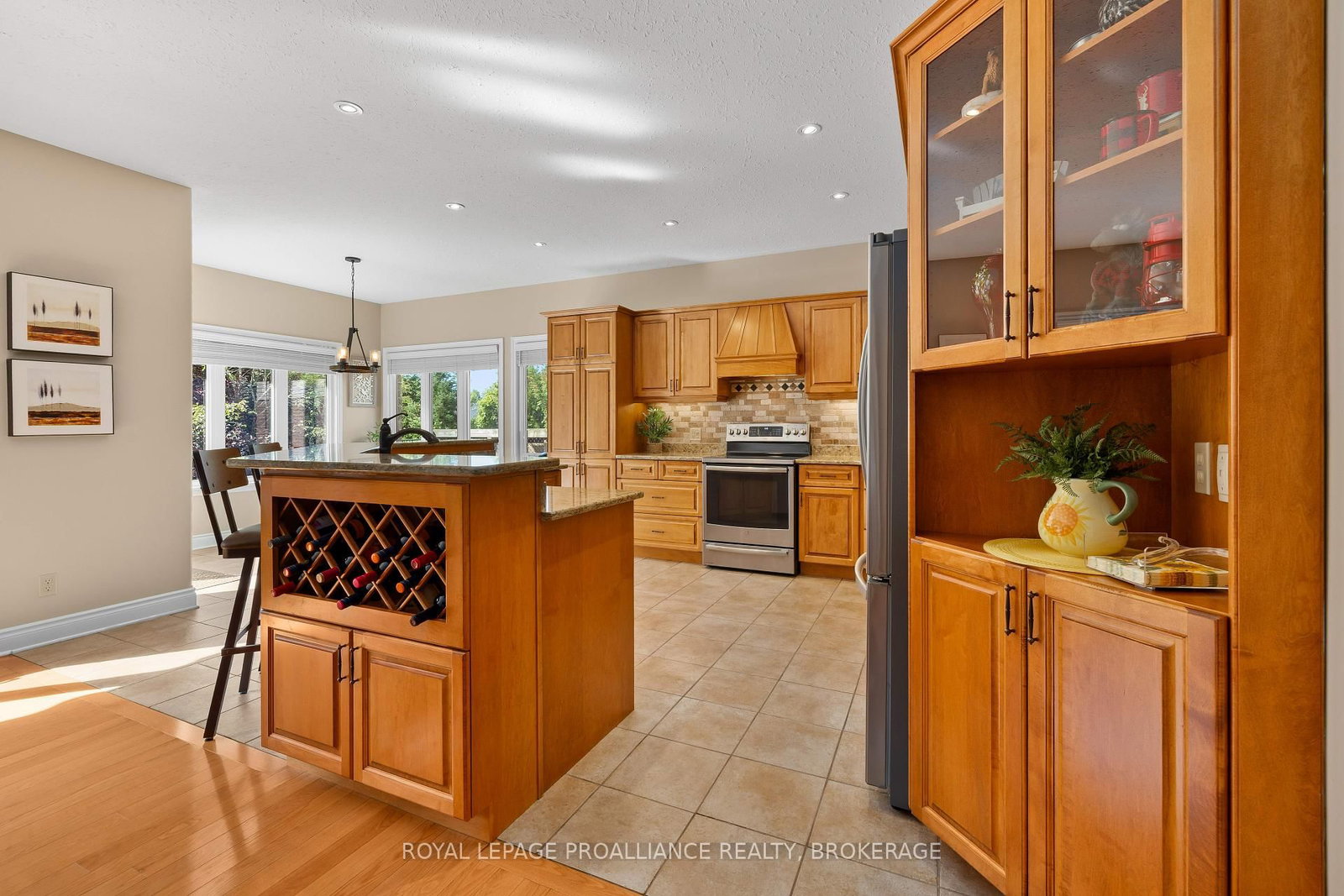 Listing Image 12