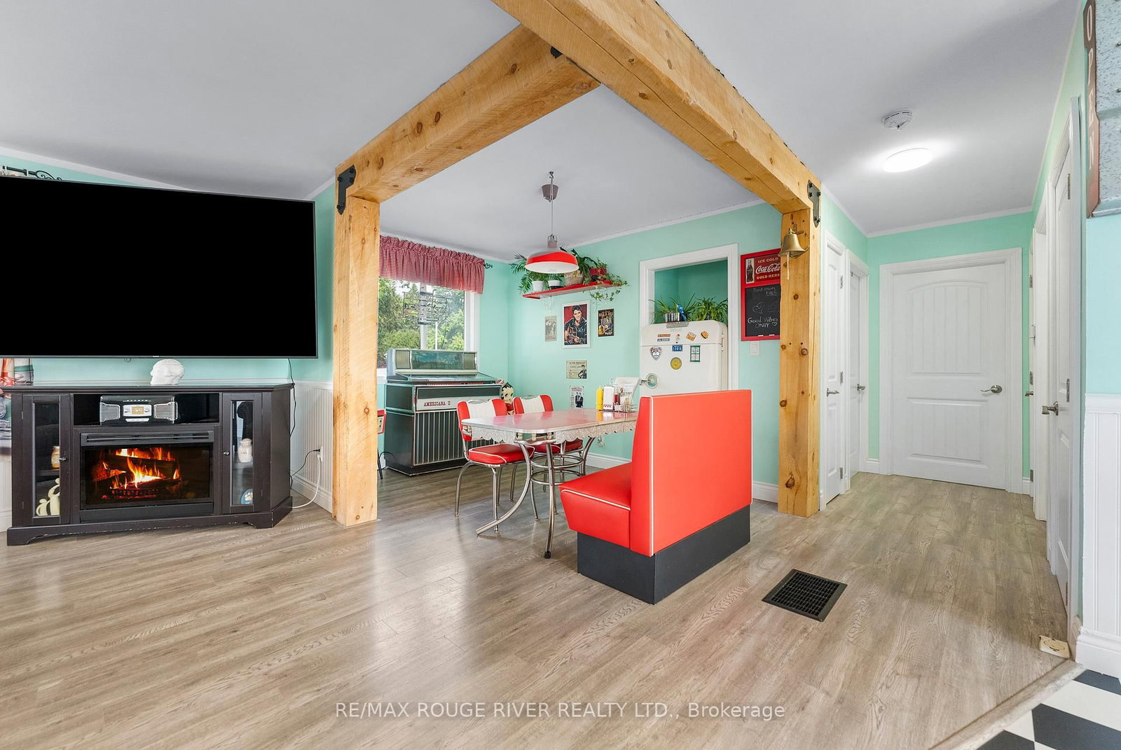 Listing Image 11