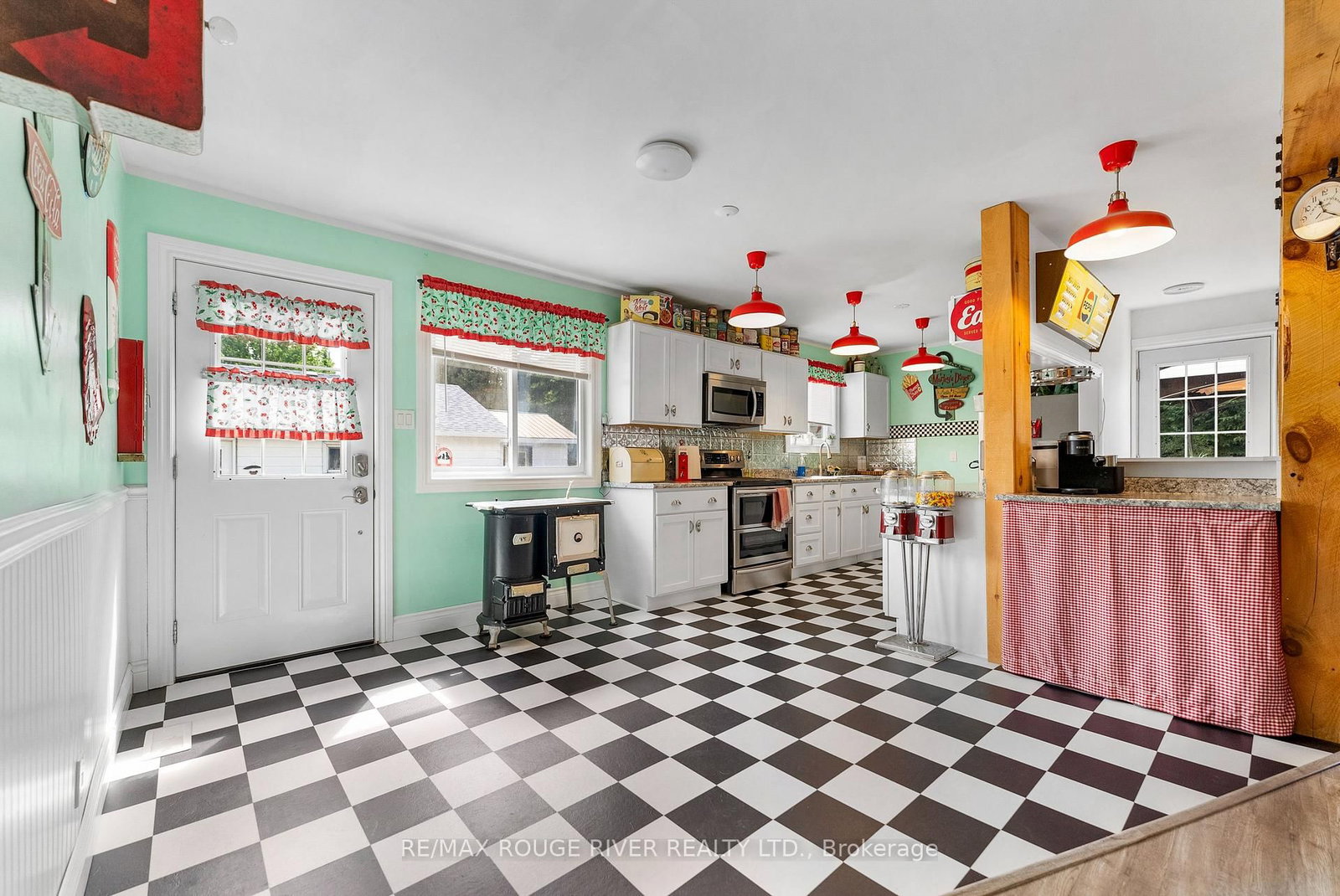 Listing Image 6