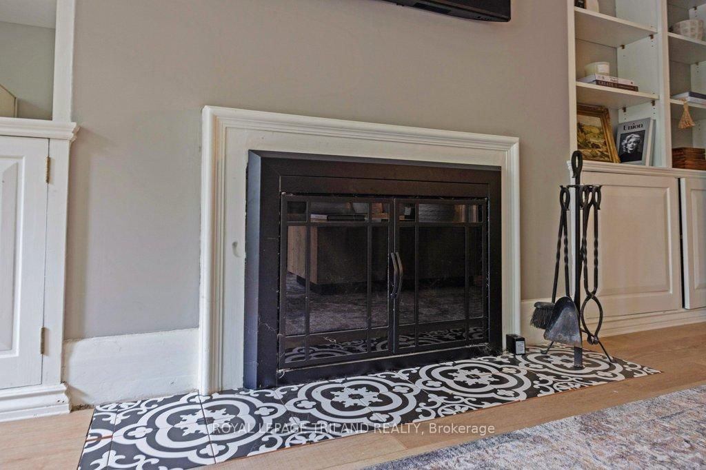 Listing Image 10