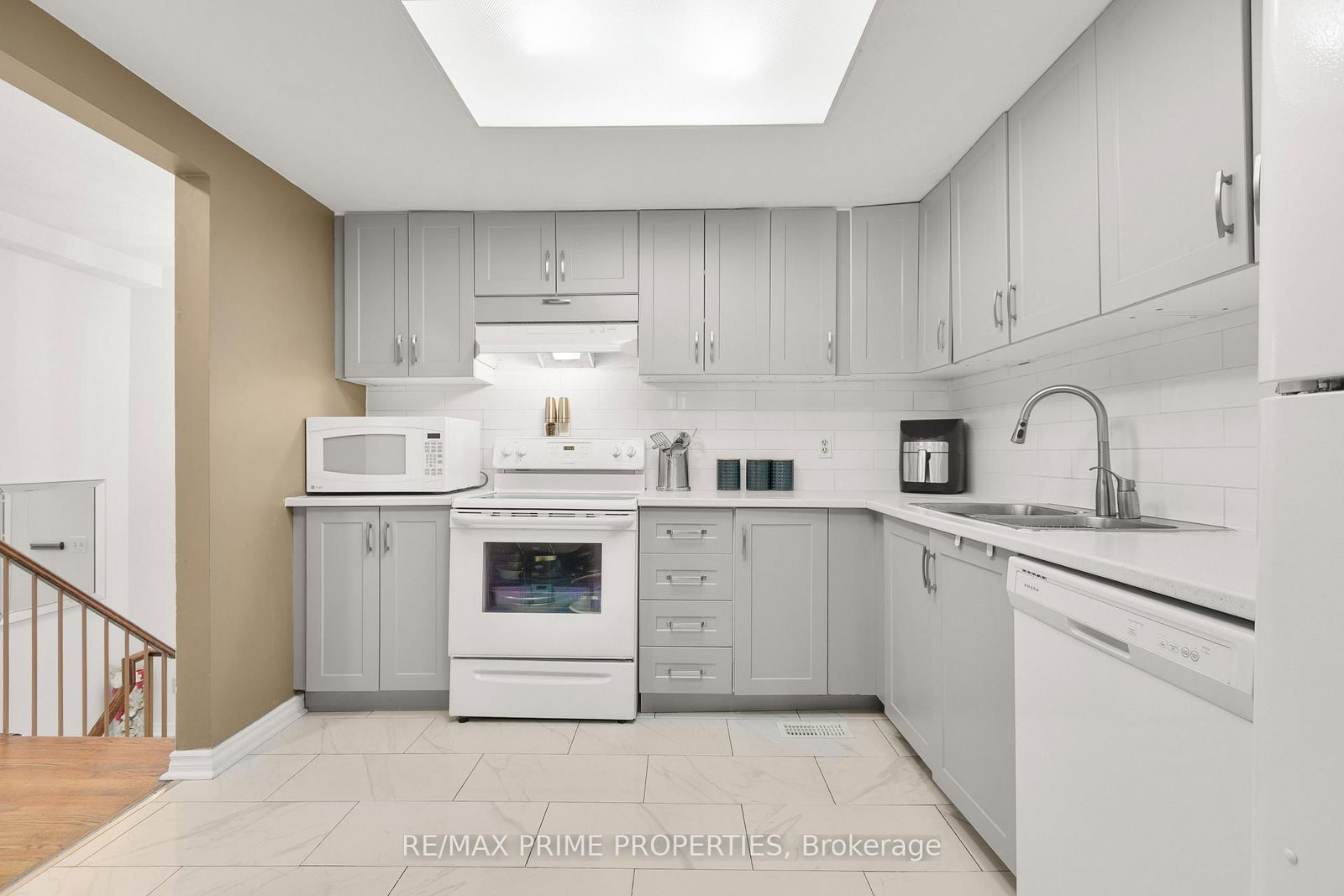 Listing Image 20