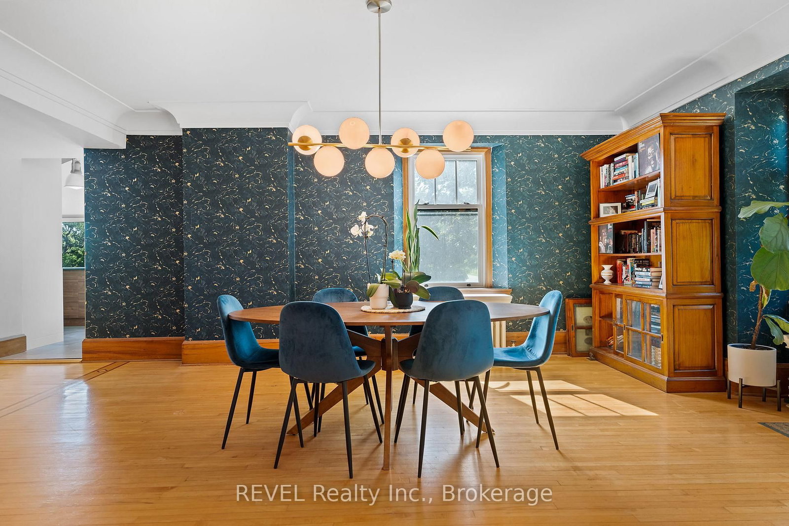Listing Image 9