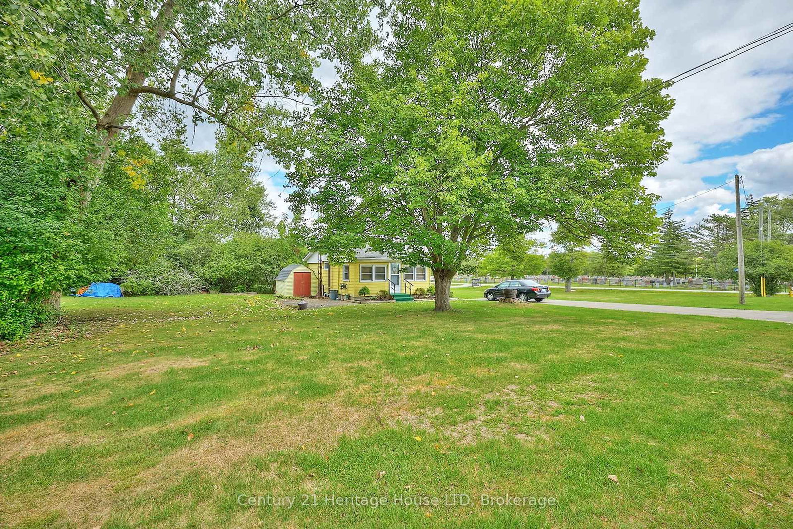 Detached House sold at 690 Bridge Street, Fort Erie, Ontario, L2A 5M4 - Bowen - MLS: X12373802