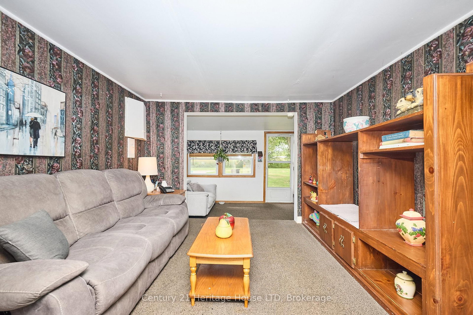 Detached House sold at 690 Bridge Street, Fort Erie, Ontario, L2A 5M4 - Bowen - MLS: X12373802