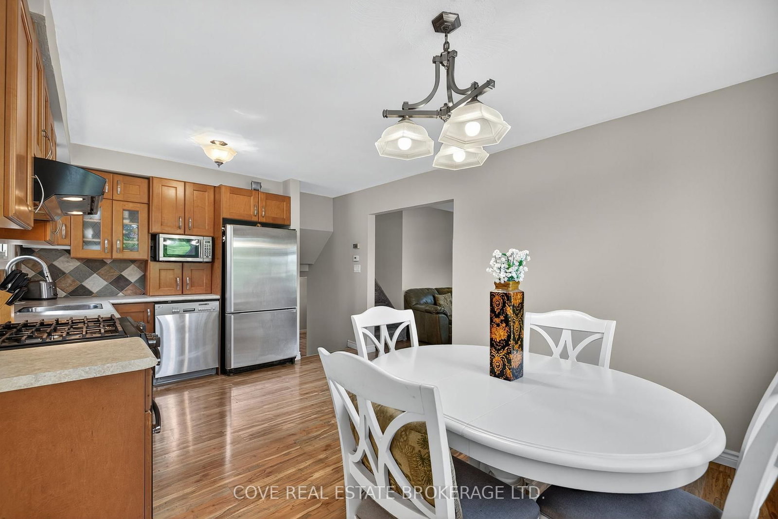 Listing Image 12