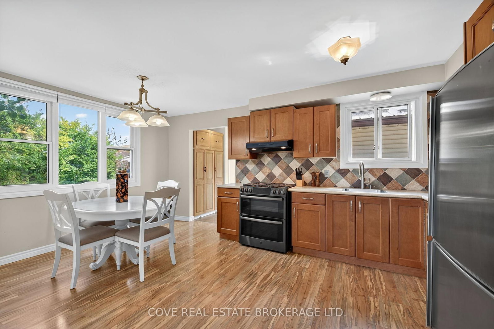 Listing Image 9