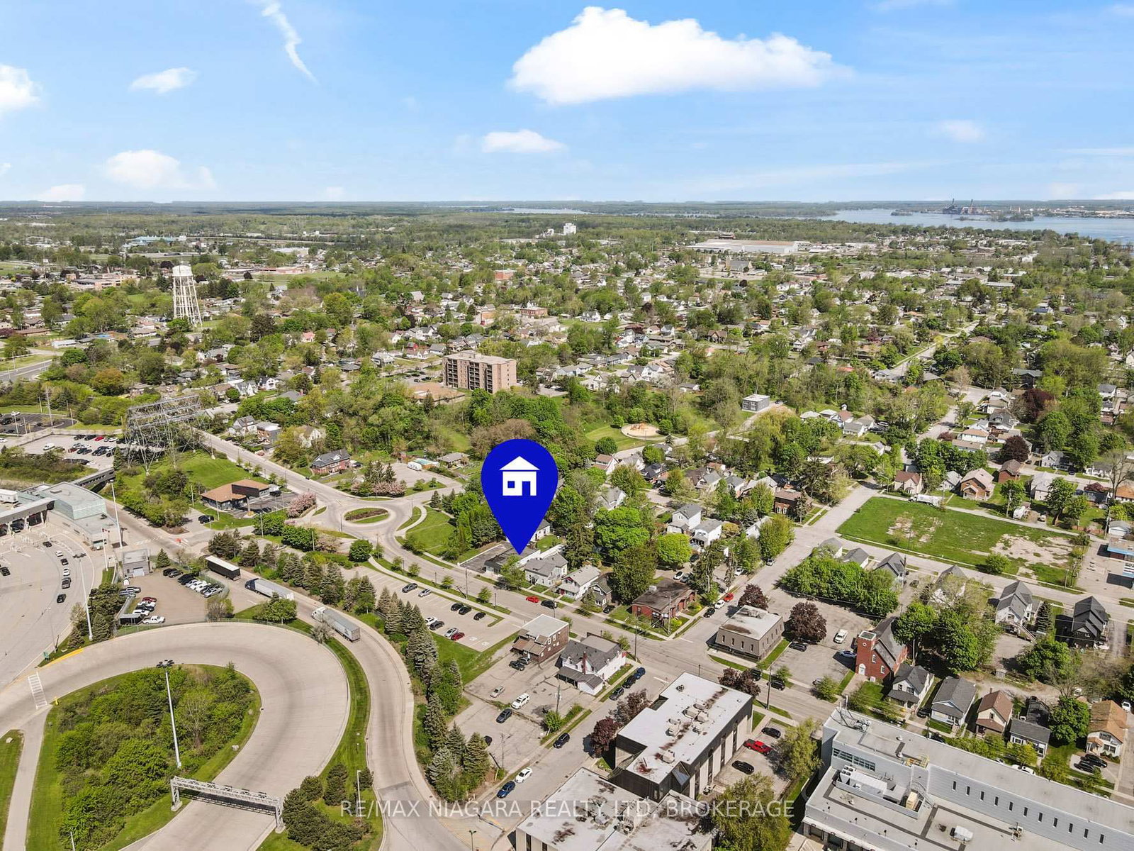 Detached House for sale at 61 Queen Street, Fort Erie, Ontario, L2A 1T7 - Central - MLS: X12373939