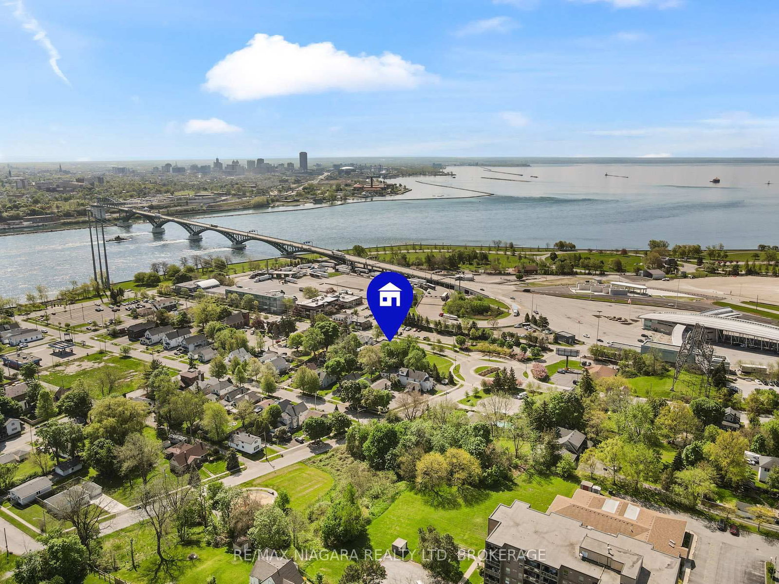 Detached House for sale at 61 Queen Street, Fort Erie, Ontario, L2A 1T7 - Central - MLS: X12373939