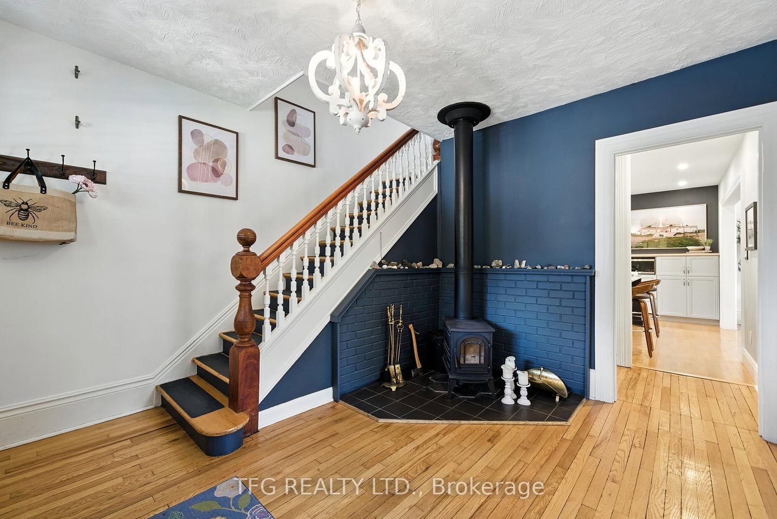 Listing Image 6