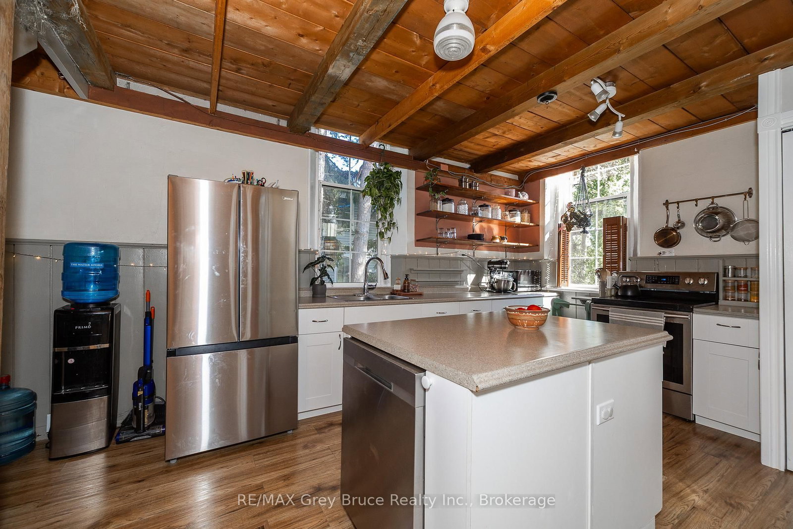 Listing Image 11